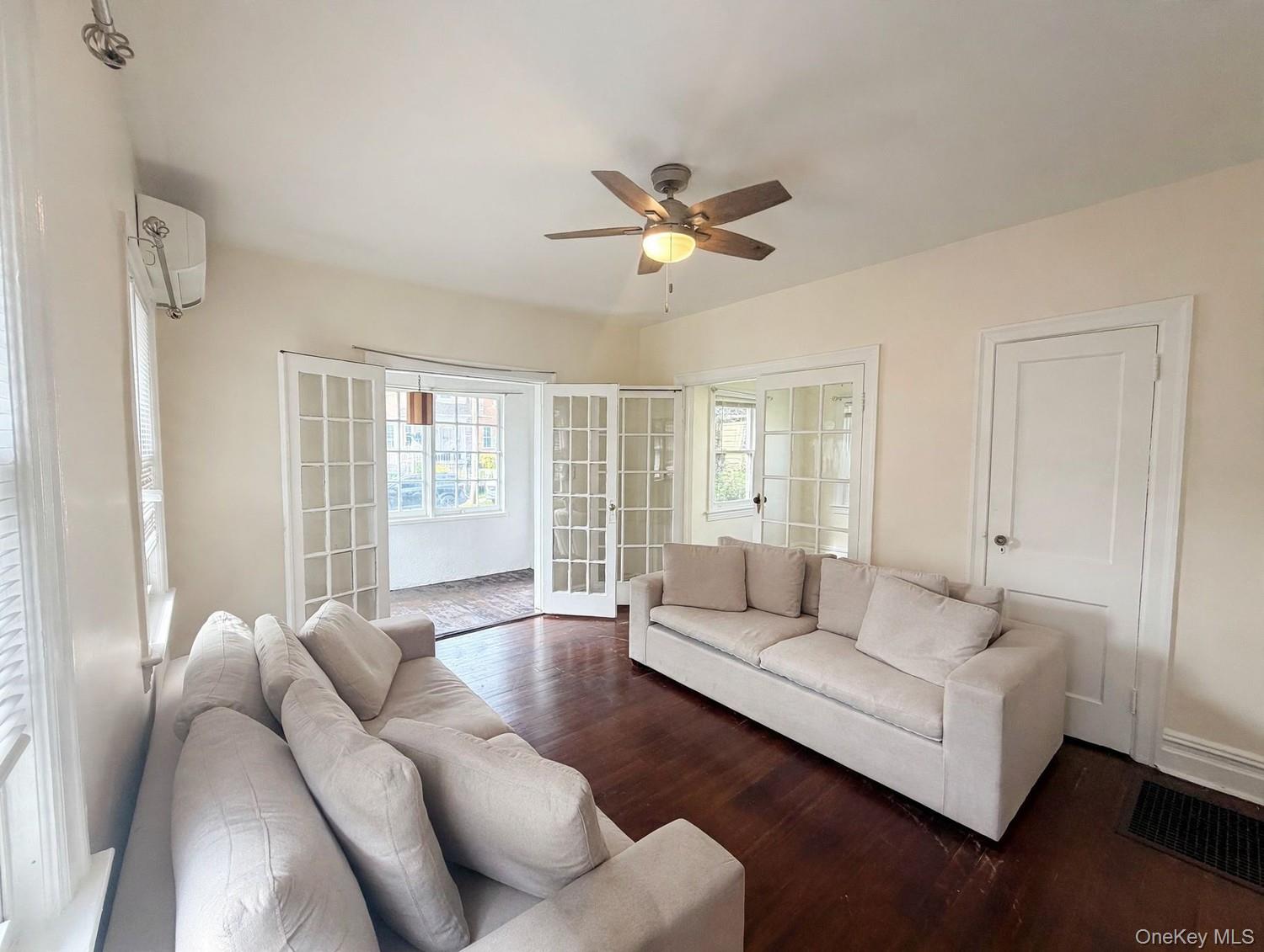 421 Union Avenue Property Photo 8