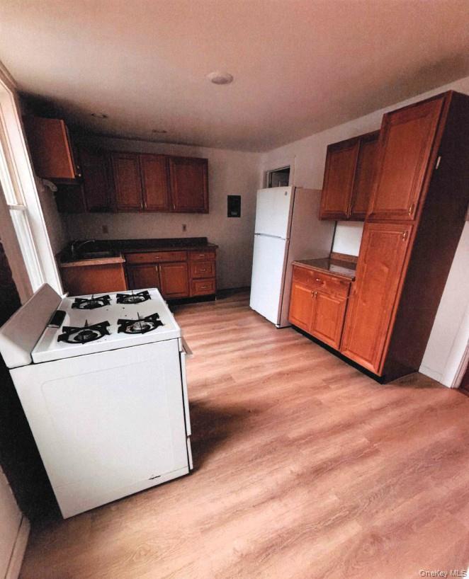 457 Main St Apt 2 Property Photo 2