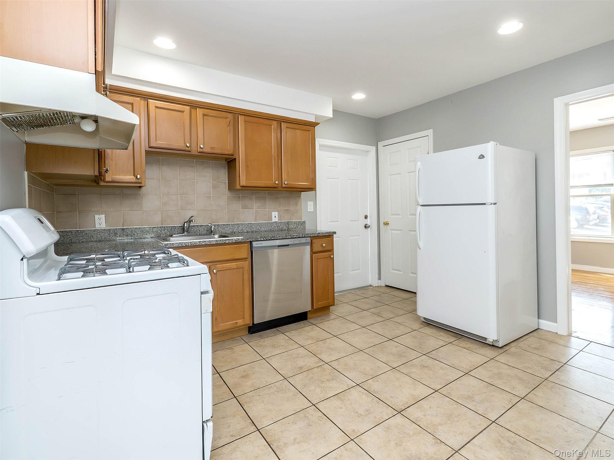 11 Shore Road 2 Property Photo 6