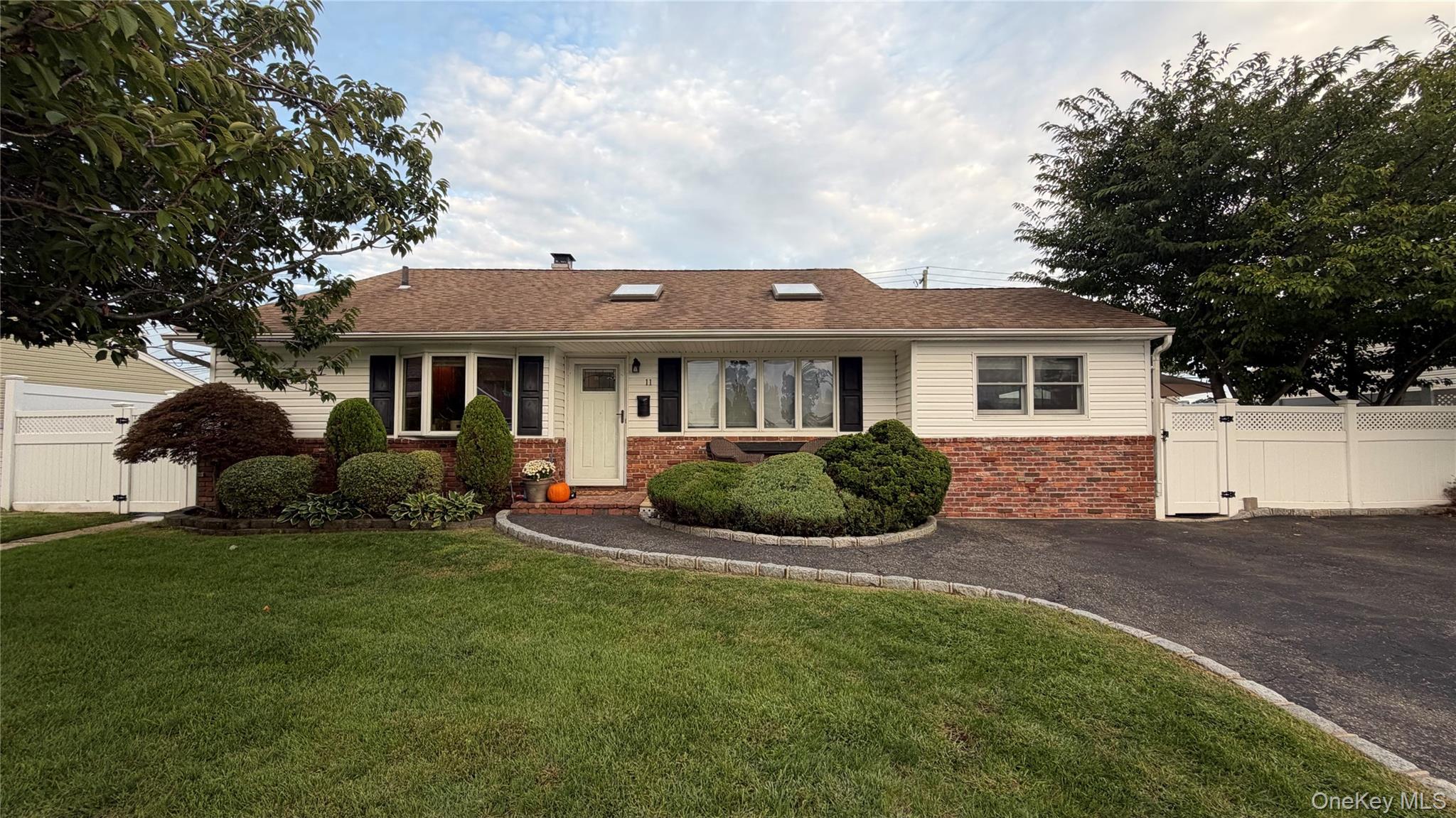 11 Lois Lane Property Photo 1
