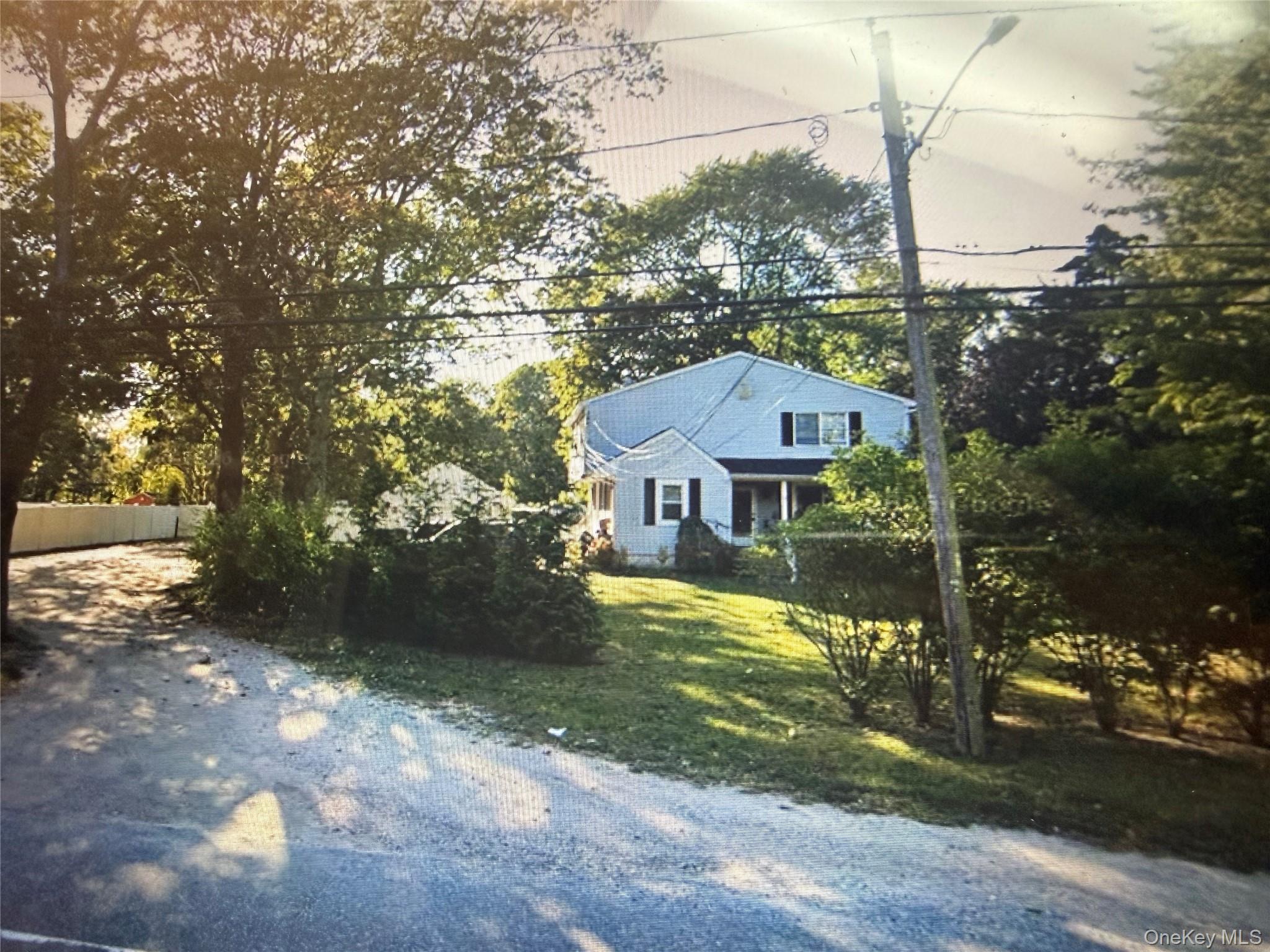 928 Connetquot Avenue Property Photo 1