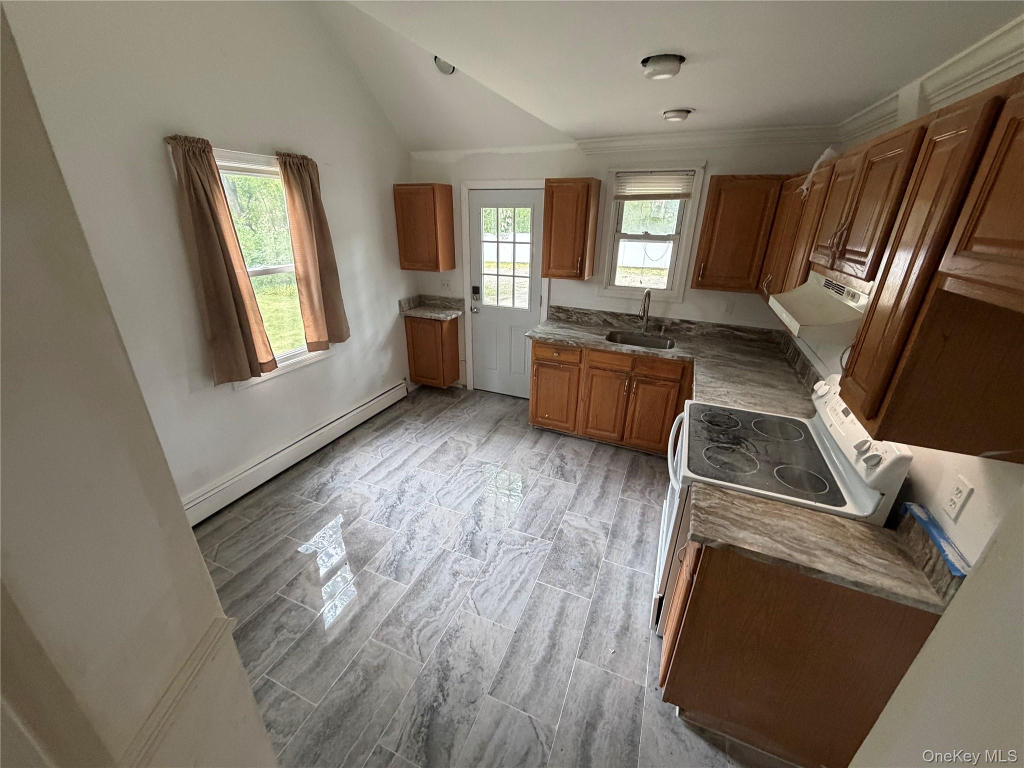 928 Connetquot Avenue Property Photo 10