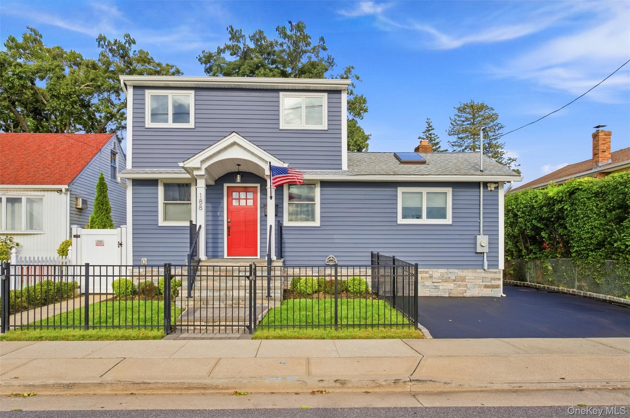 188 S Strong Avenue Property Photo 1