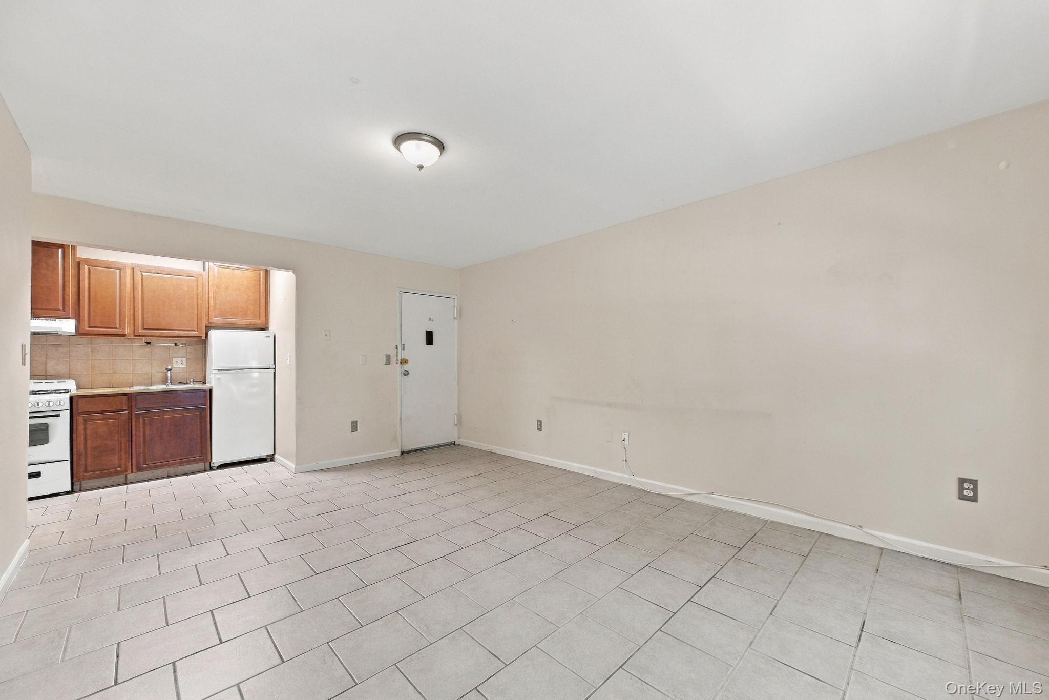 2301 Barclay Manor 23a Property Photo 4