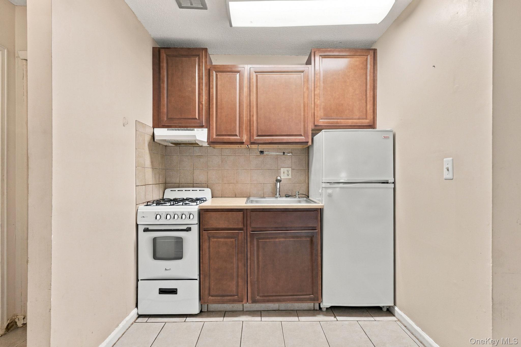 2301 Barclay Manor 23a Property Photo 5