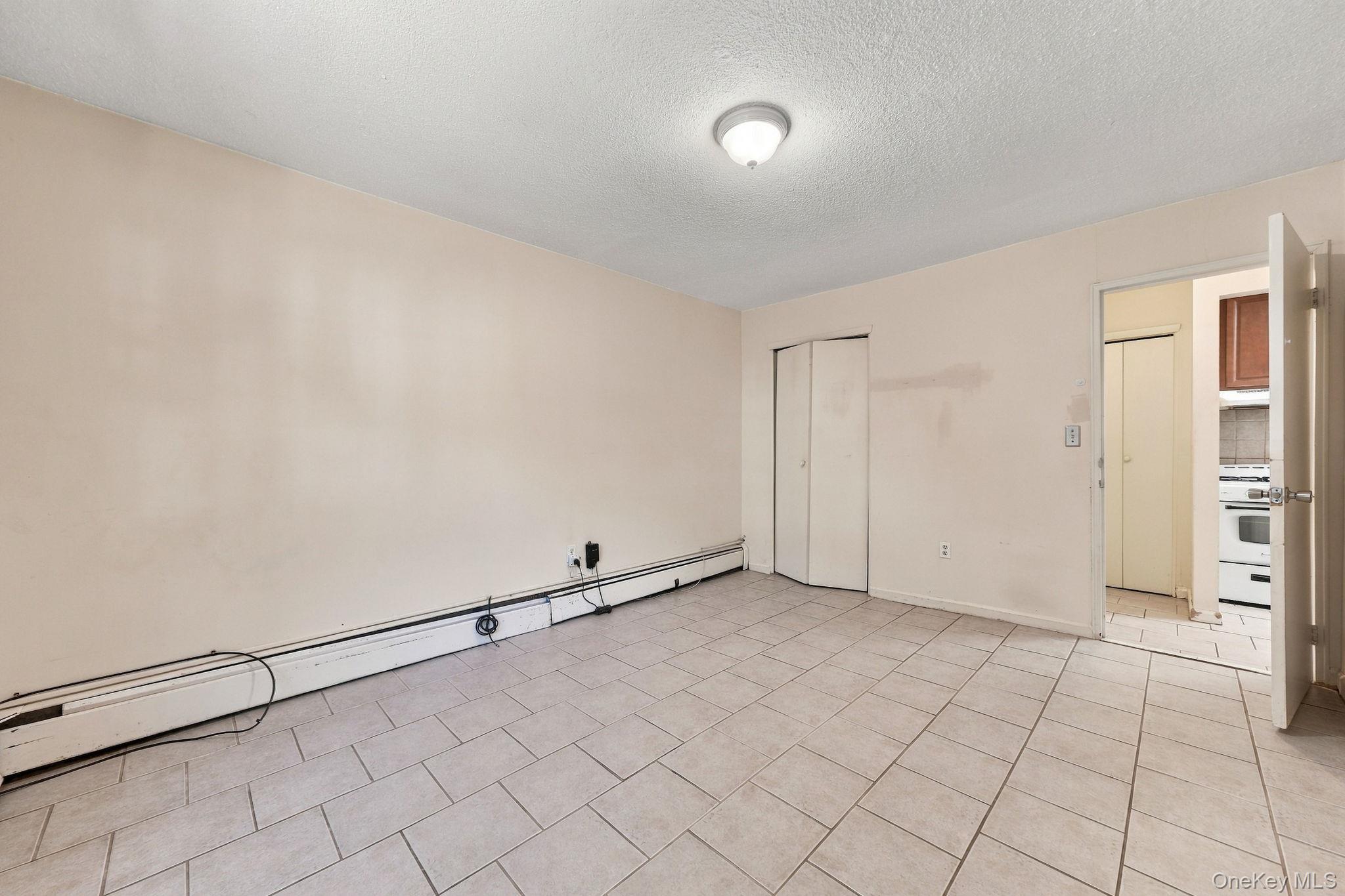 2301 Barclay Manor 23a Property Photo 9