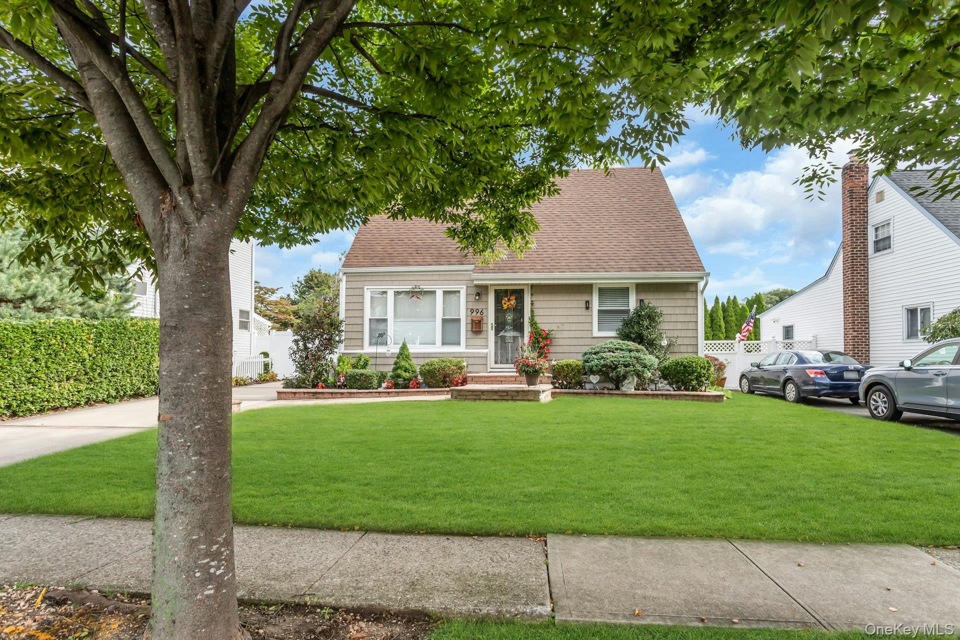996 Merillon Avenue Property Photo 1