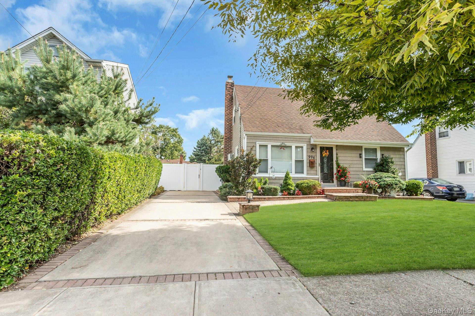996 Merillon Avenue Property Photo 2