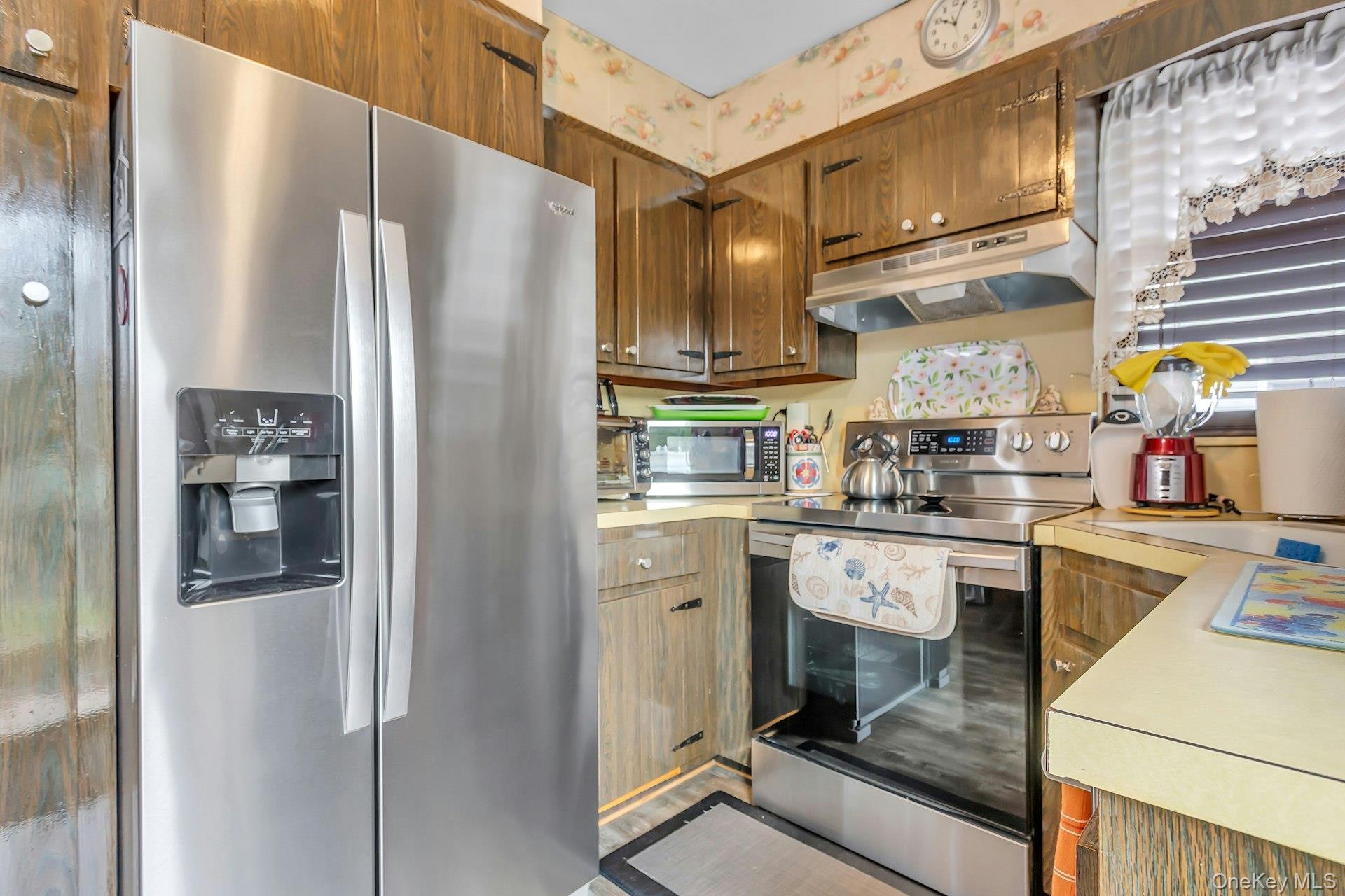 996 Merillon Avenue Property Photo 4