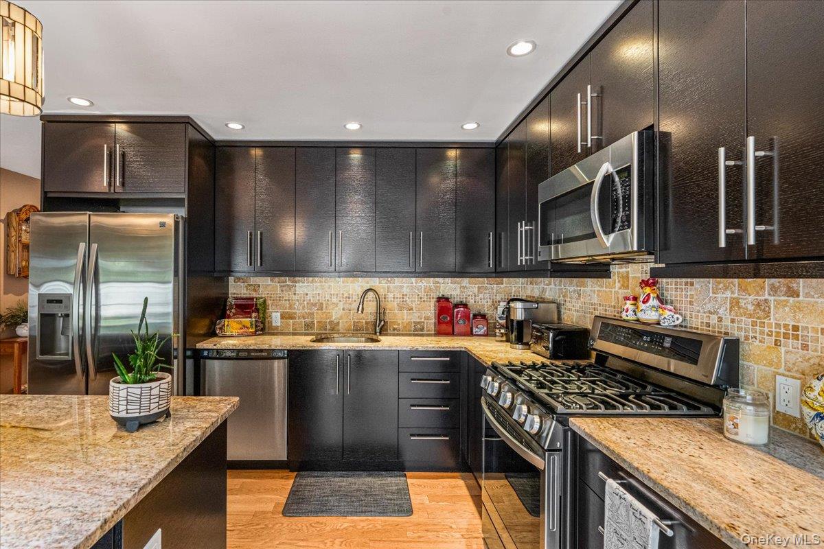 53 State Place Property Photo 8