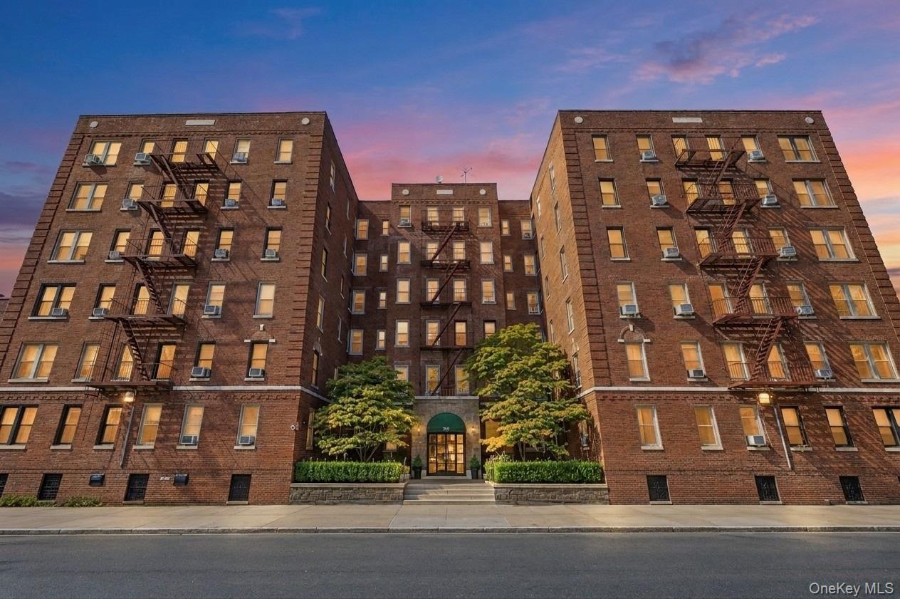 3321 Bruckner Boulevard 5g Property Photo 1