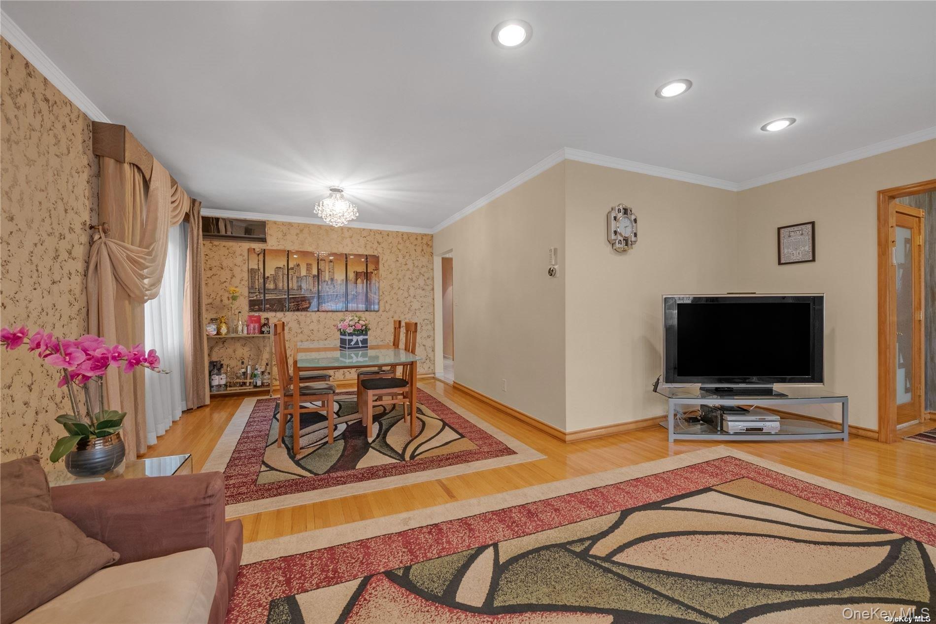 65-24 Ellwell Crescent Property Photo 4