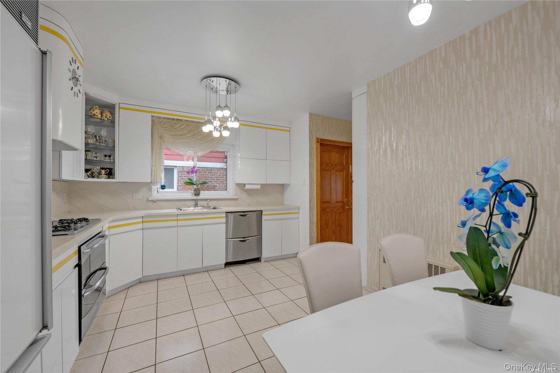 65-24 Ellwell Crescent Property Photo 9