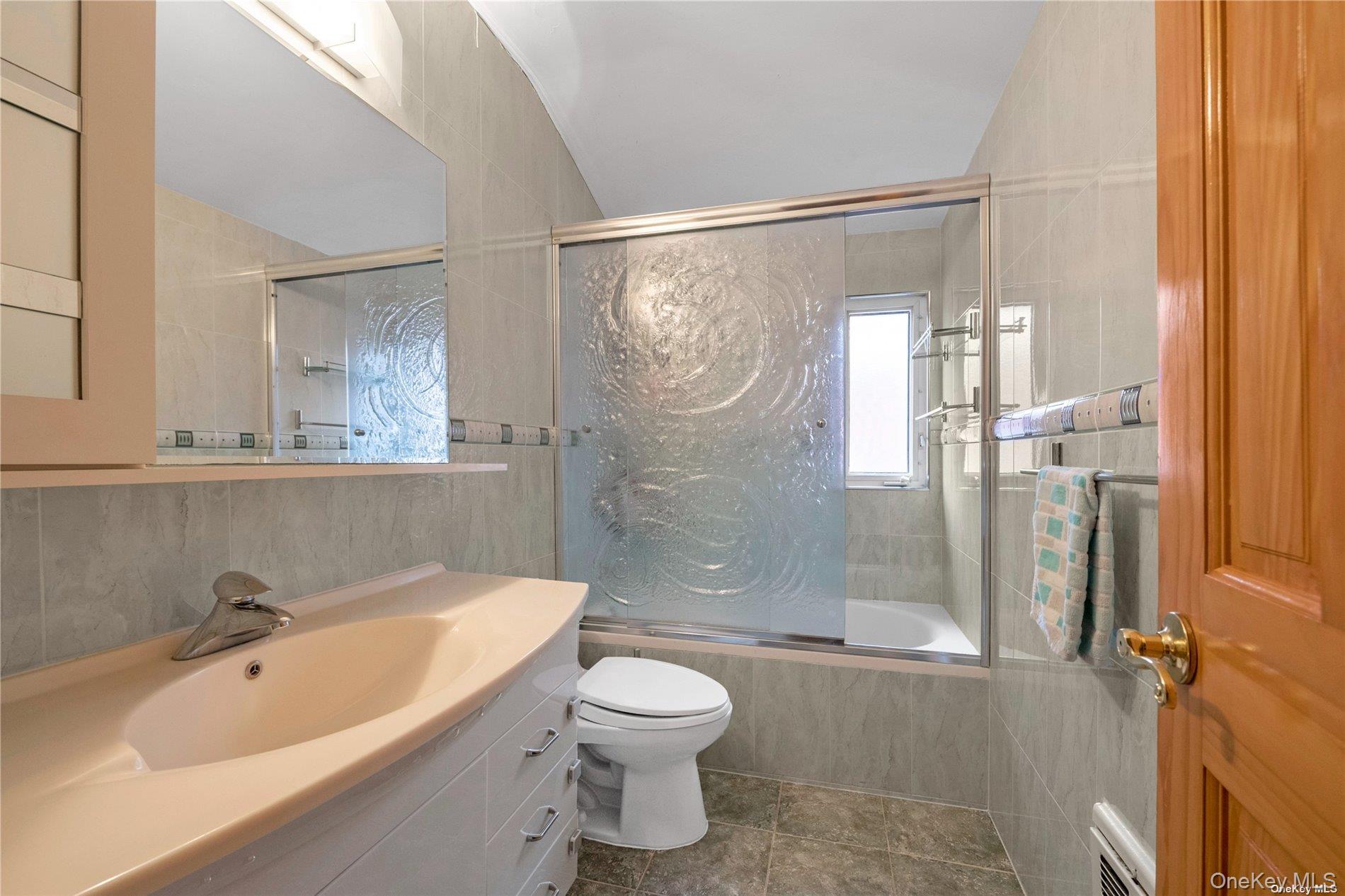65-24 Ellwell Crescent Property Photo 18