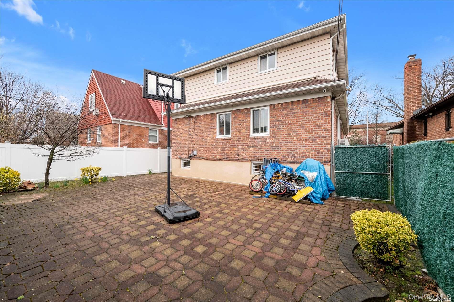 65-24 Ellwell Crescent Property Photo 26