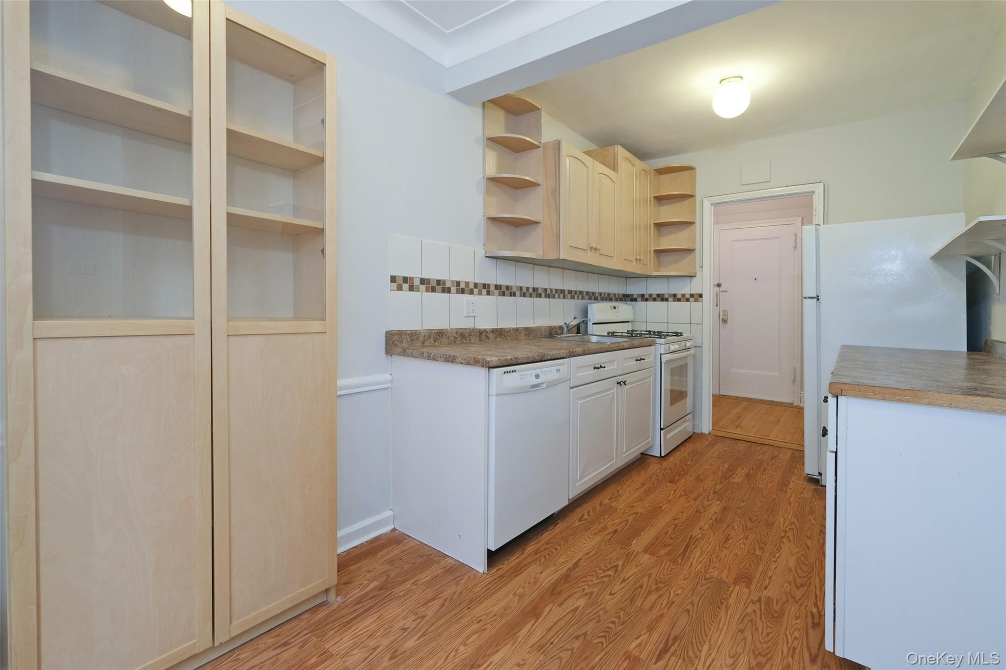 1 Broad Parkway 4l Property Photo 14