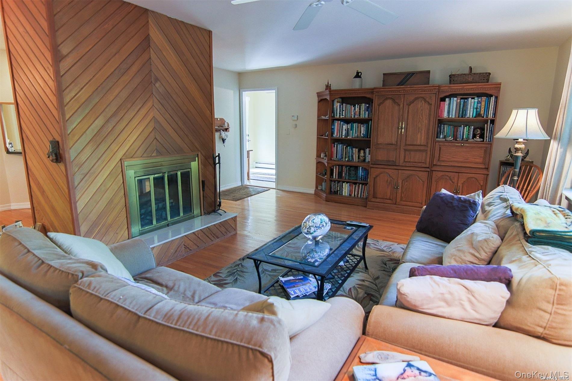 101 N Country Road Property Photo 8