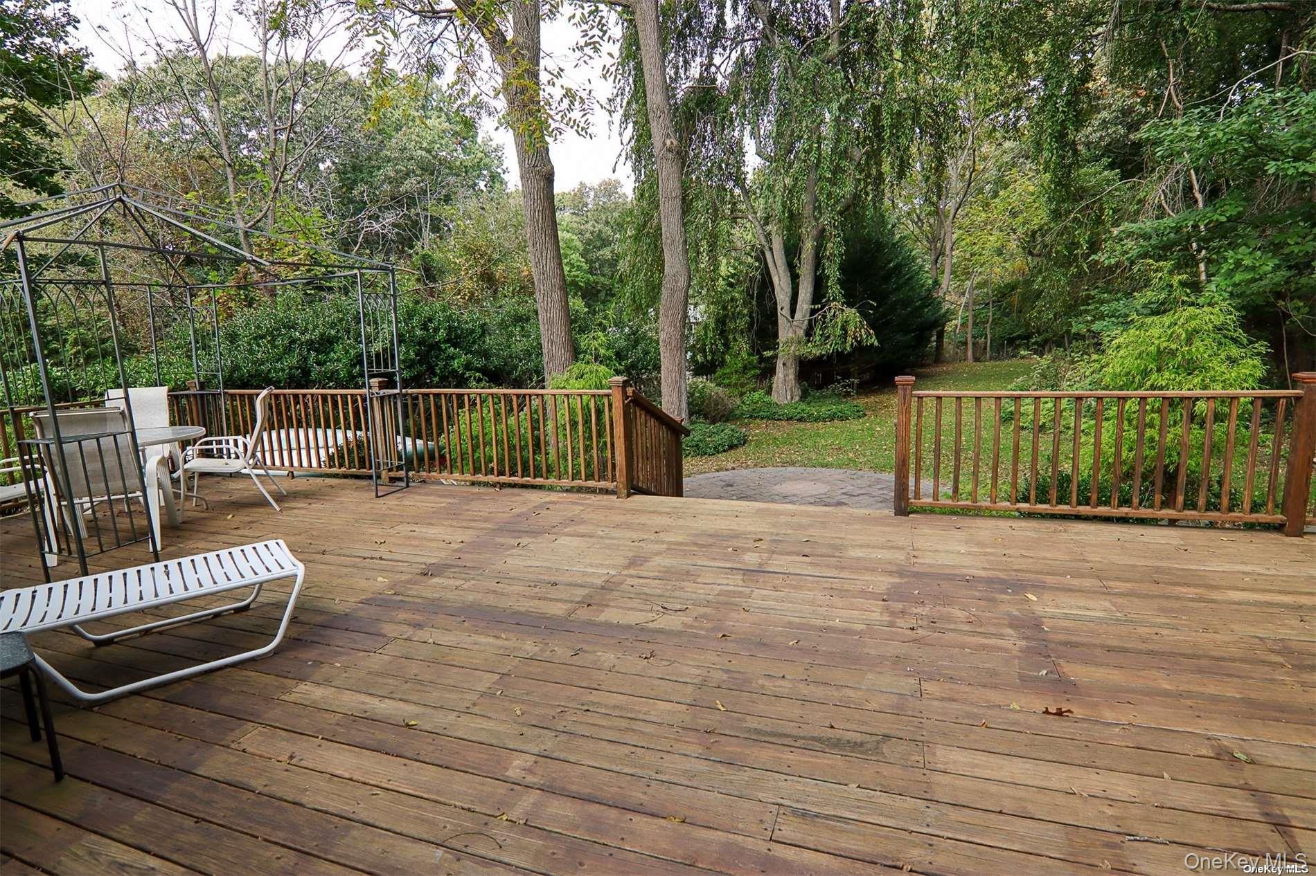 101 N Country Road Property Photo 22