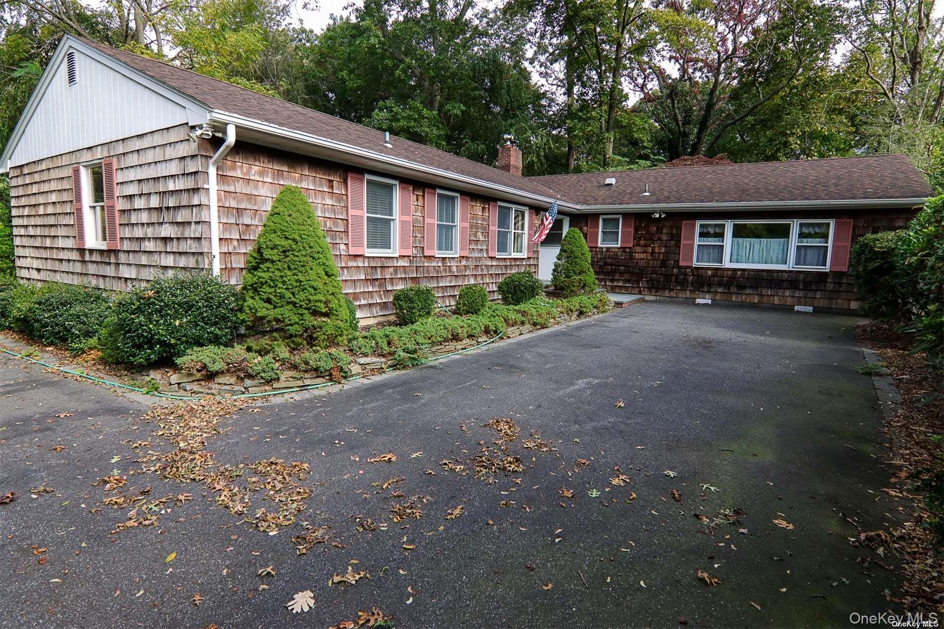 101 N Country Road Property Photo 24