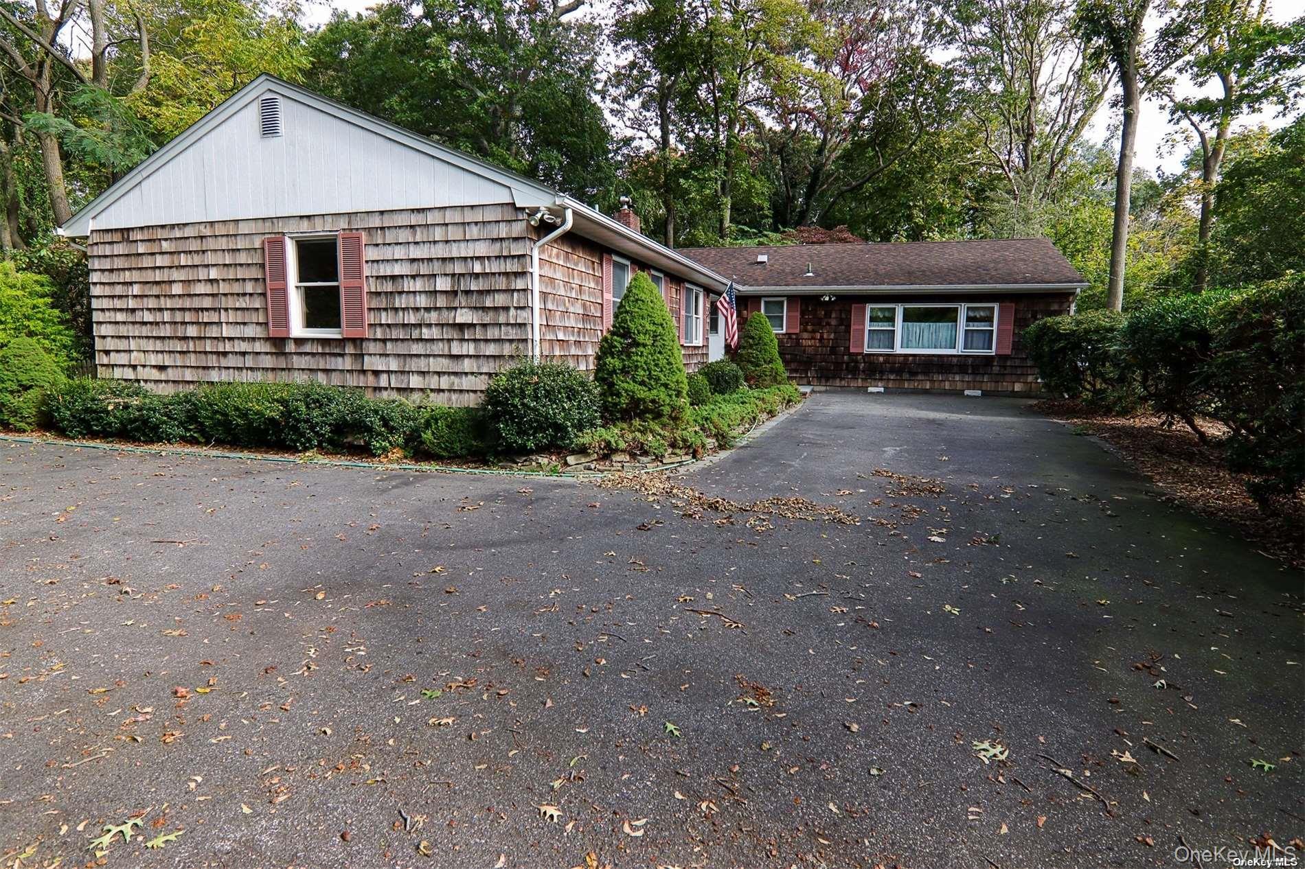 101 N Country Road Property Photo 25