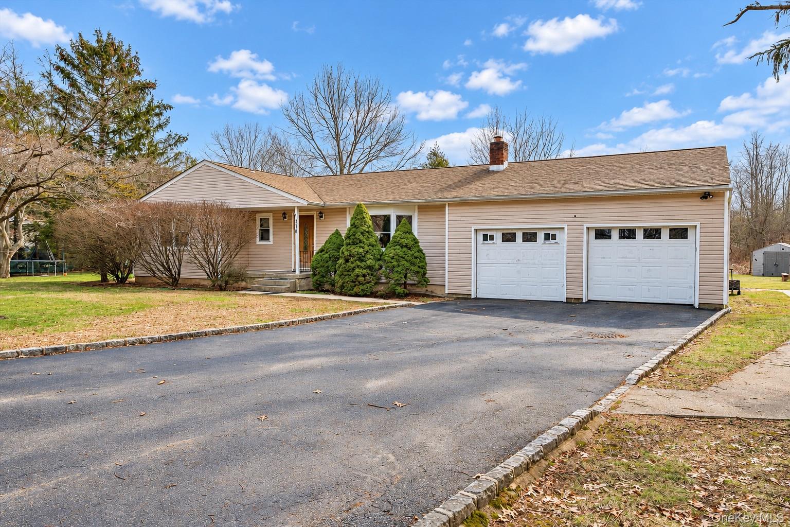 270 Old Commack Road Property Photo 1