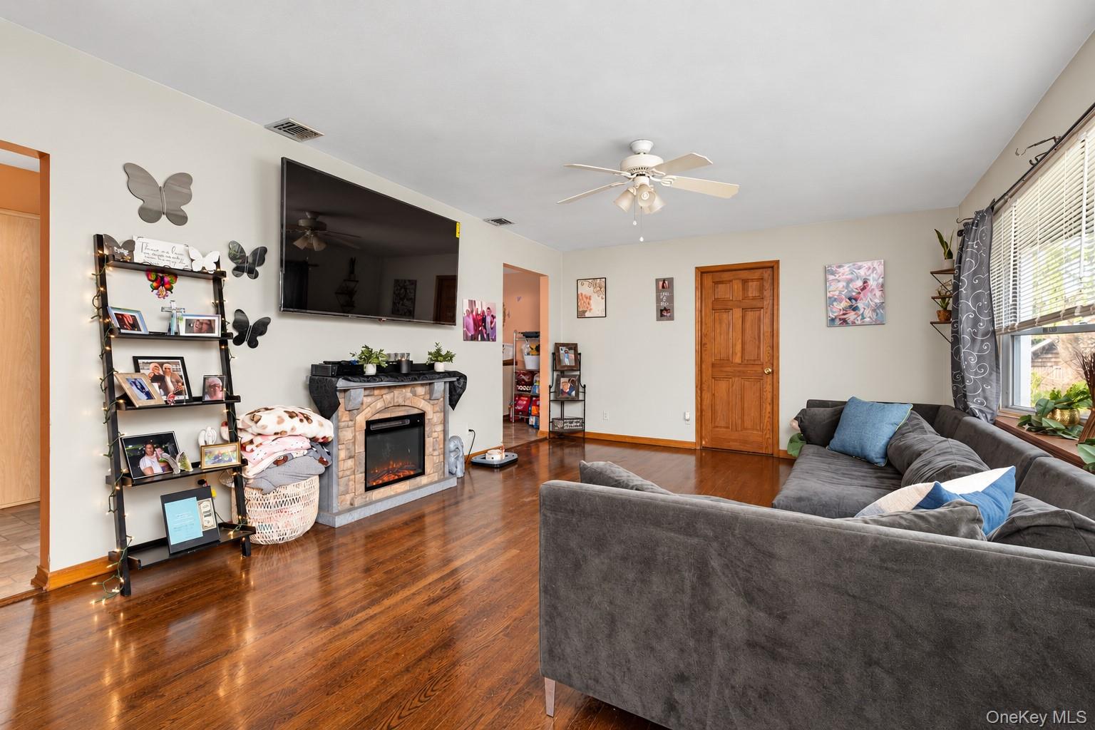 270 Old Commack Road Property Photo 3