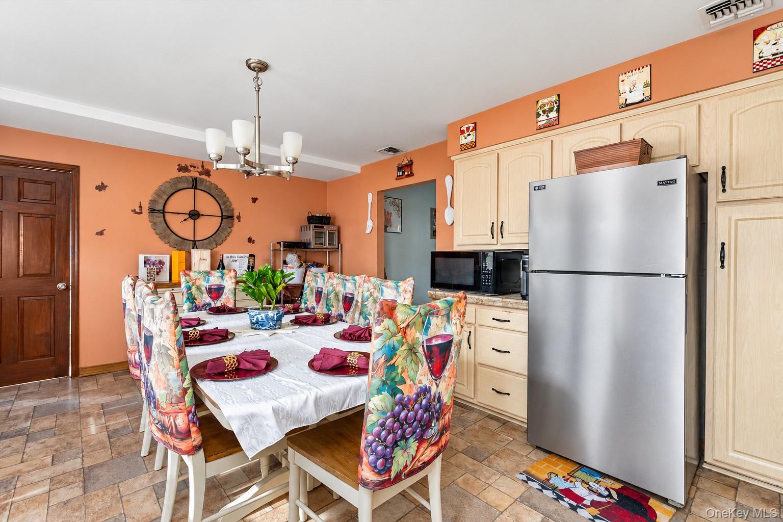 270 Old Commack Road Property Photo 6