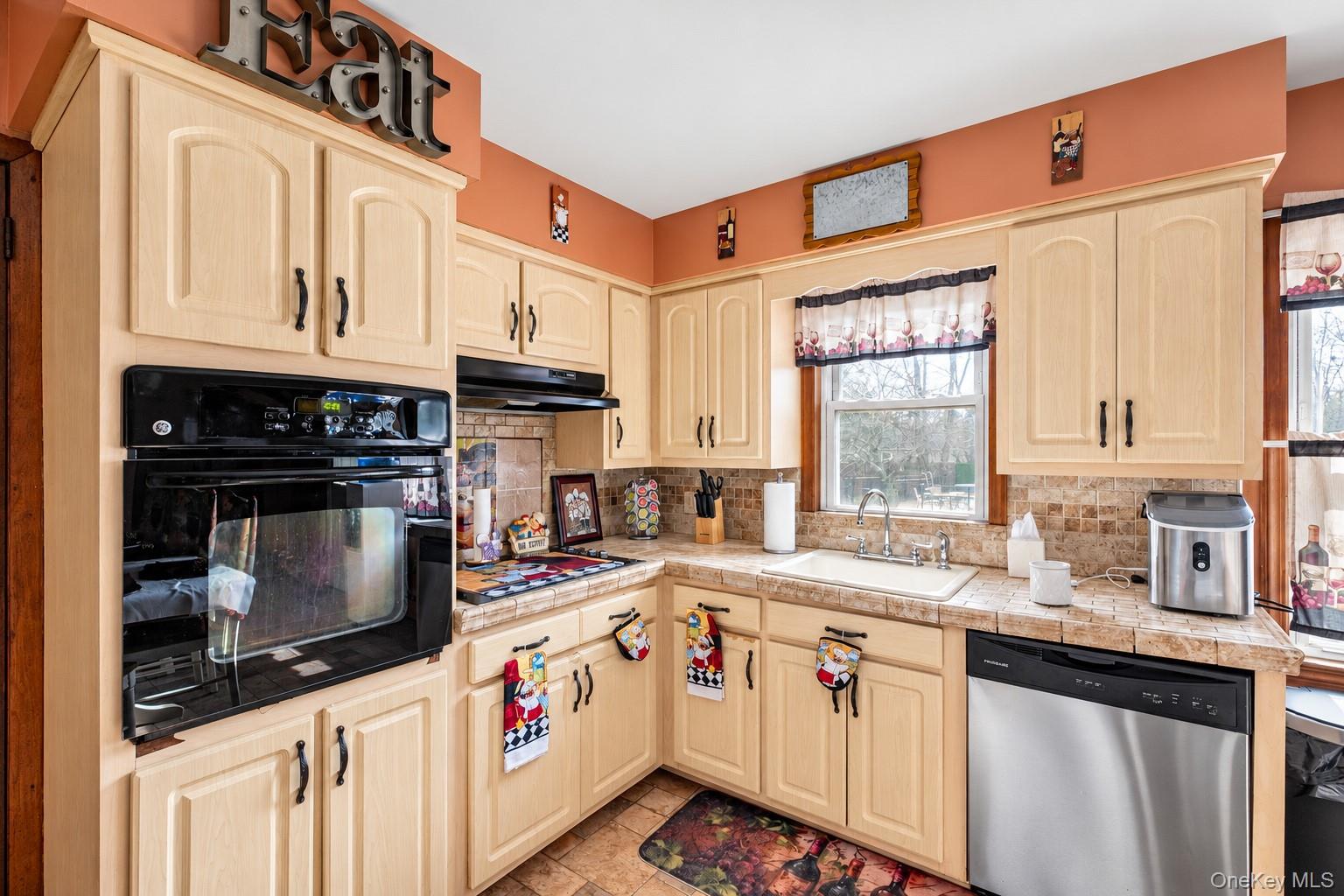 270 Old Commack Road Property Photo 7