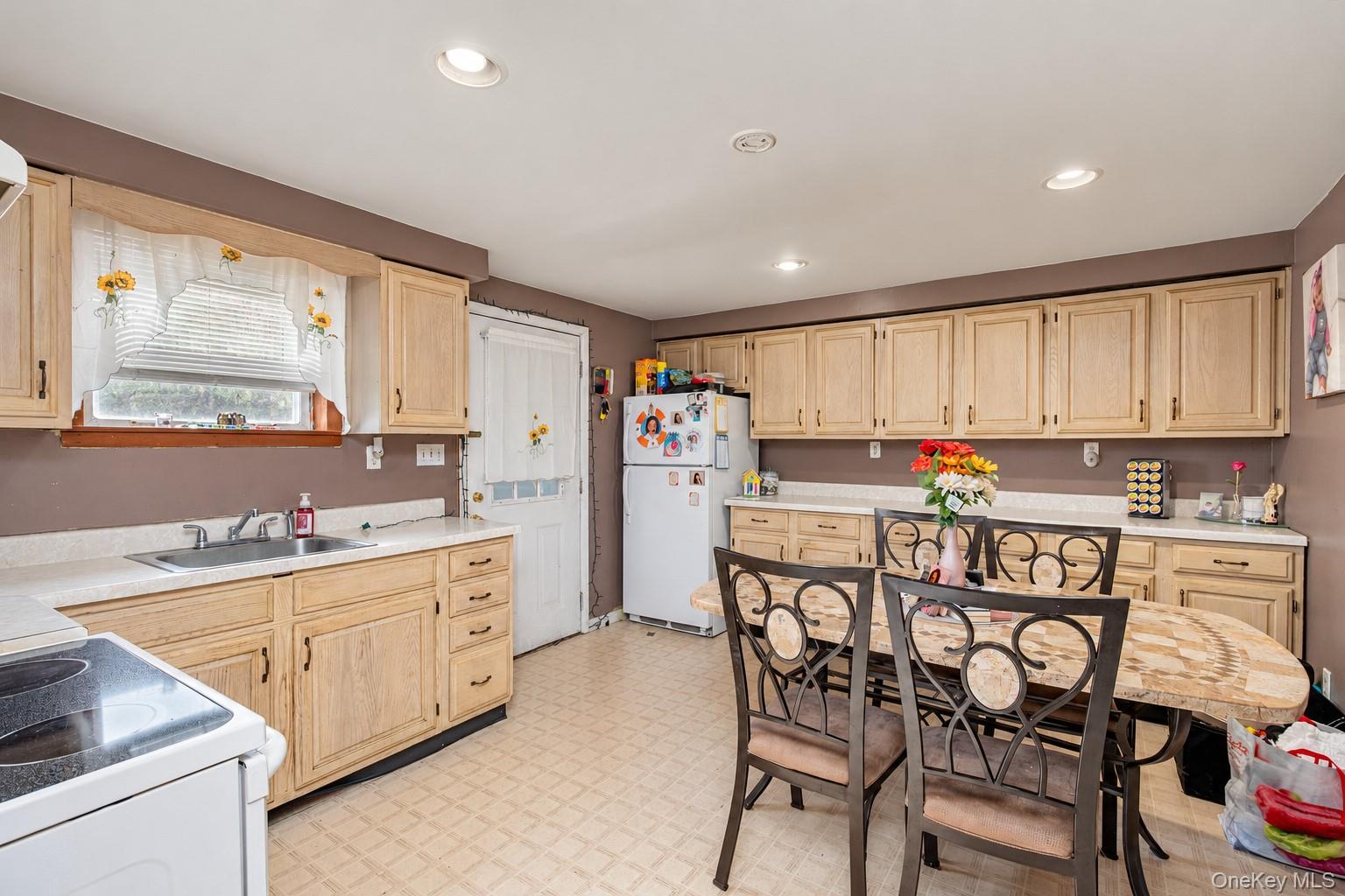 270 Old Commack Road Property Photo 14