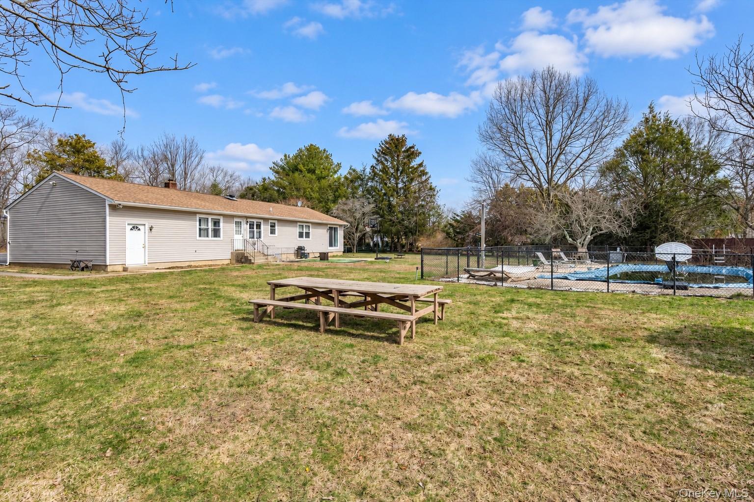 270 Old Commack Road Property Photo 17
