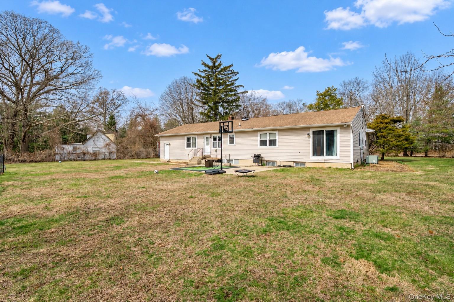 270 Old Commack Road Property Photo 18