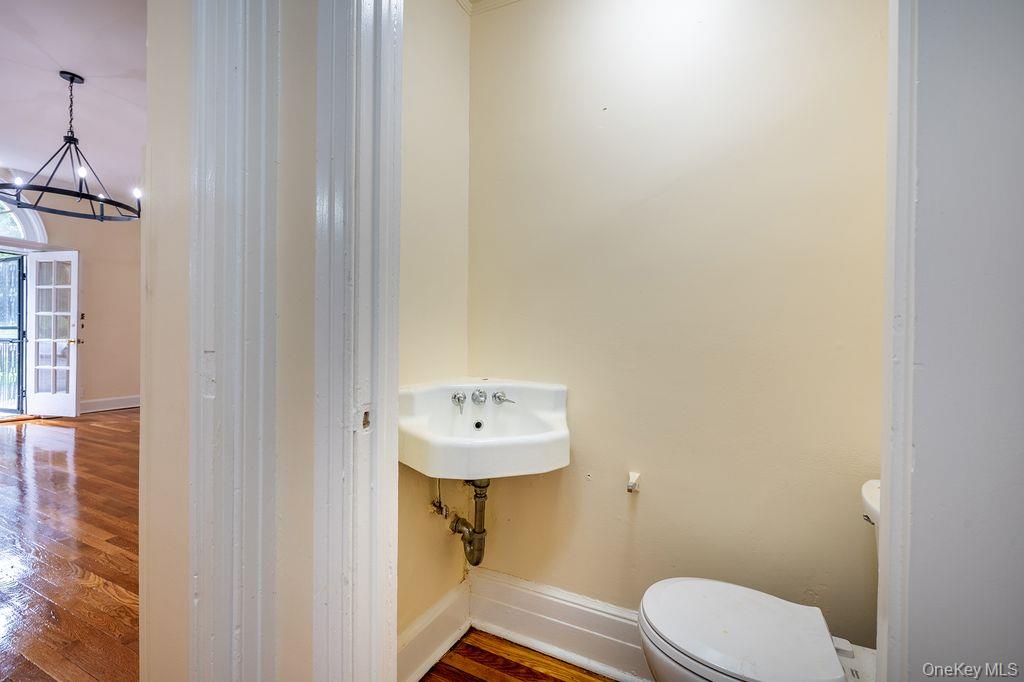 111 N Broadway C Property Photo 9