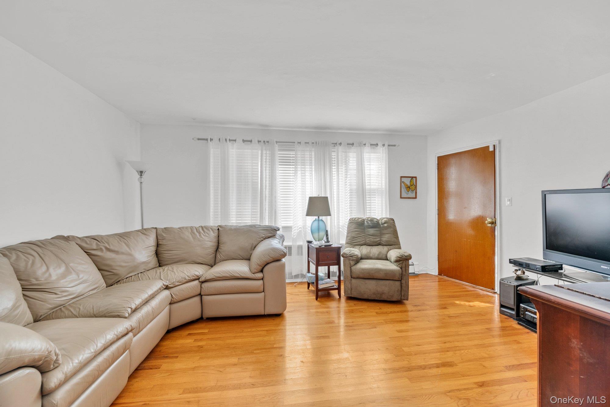 2839 Zulette Avenue Property Photo 2