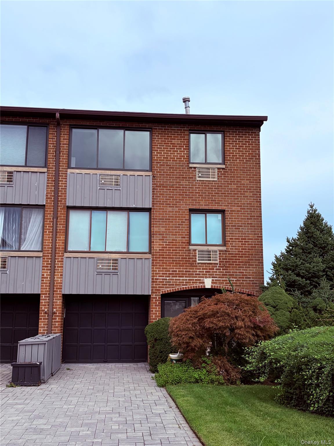 15419 Riverside Drive 24b Property Photo 2