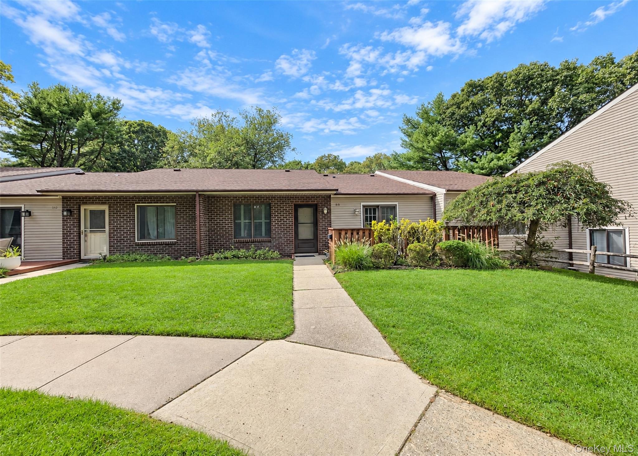 810 Woodland Court Property Photo 1