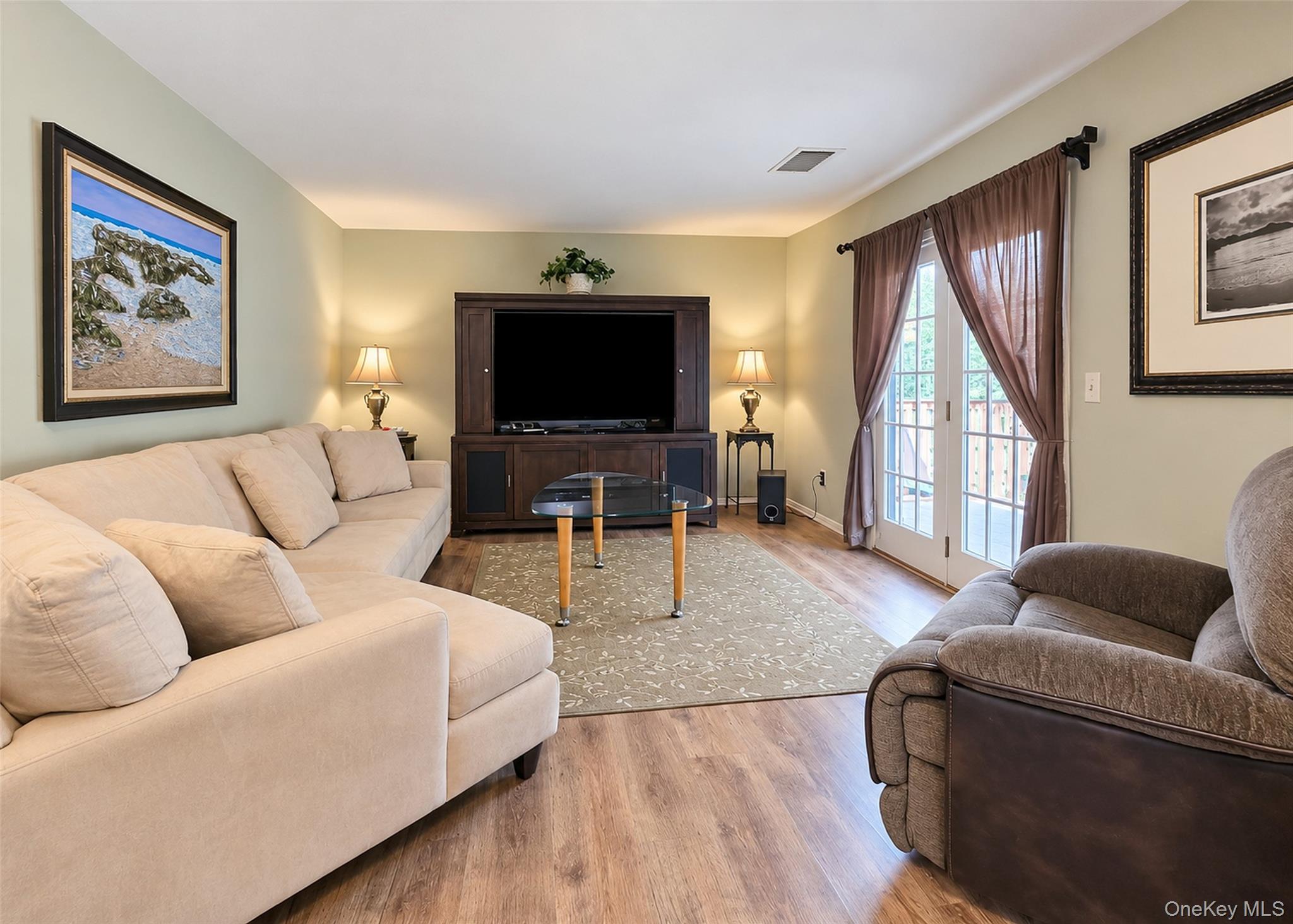 810 Woodland Court Property Photo 3