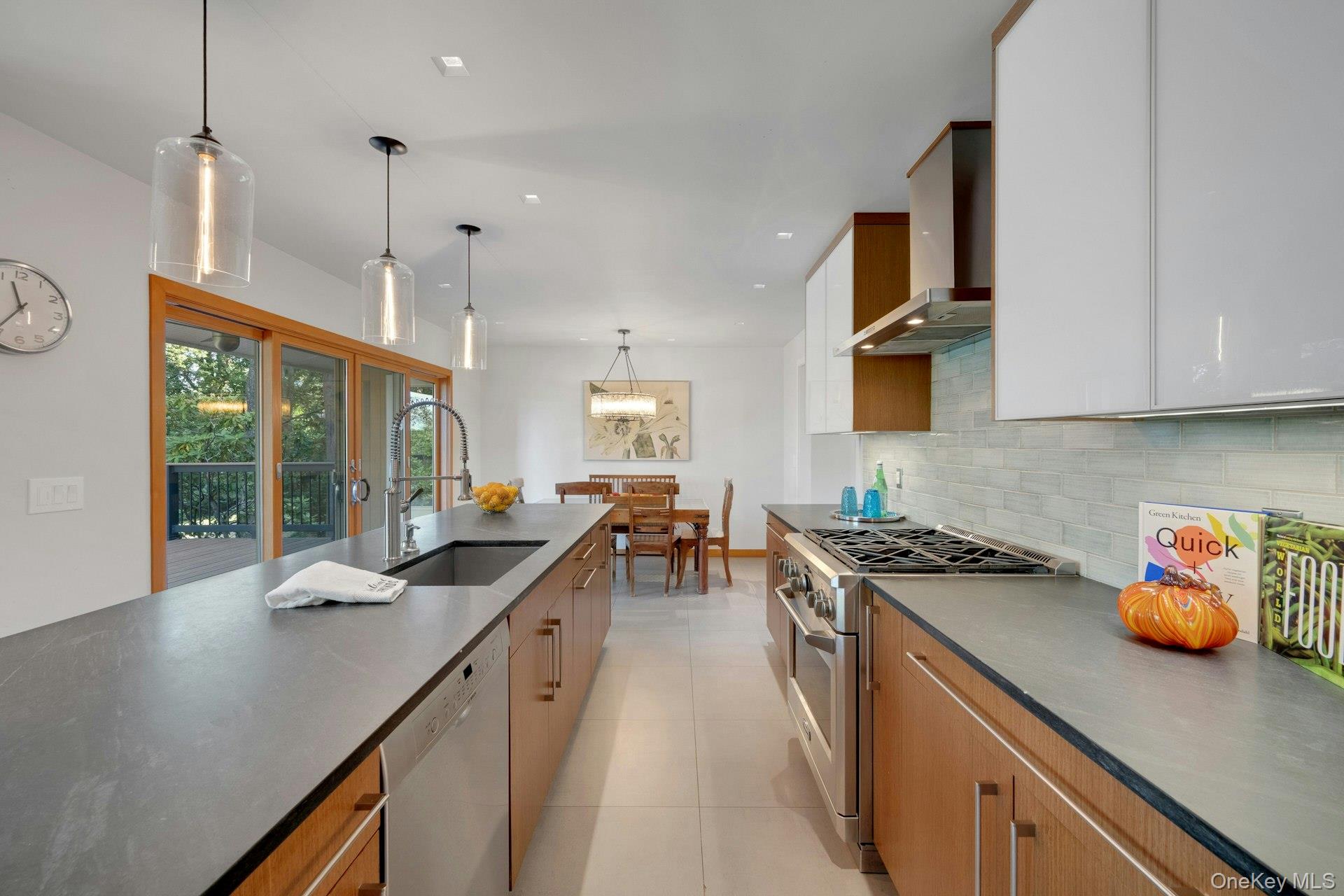 1 Leone Close Property Photo 8