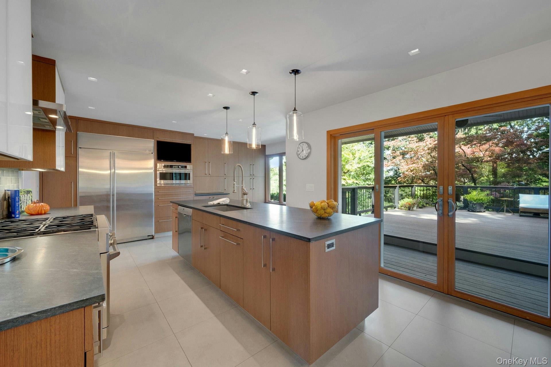 1 Leone Close Property Photo 11