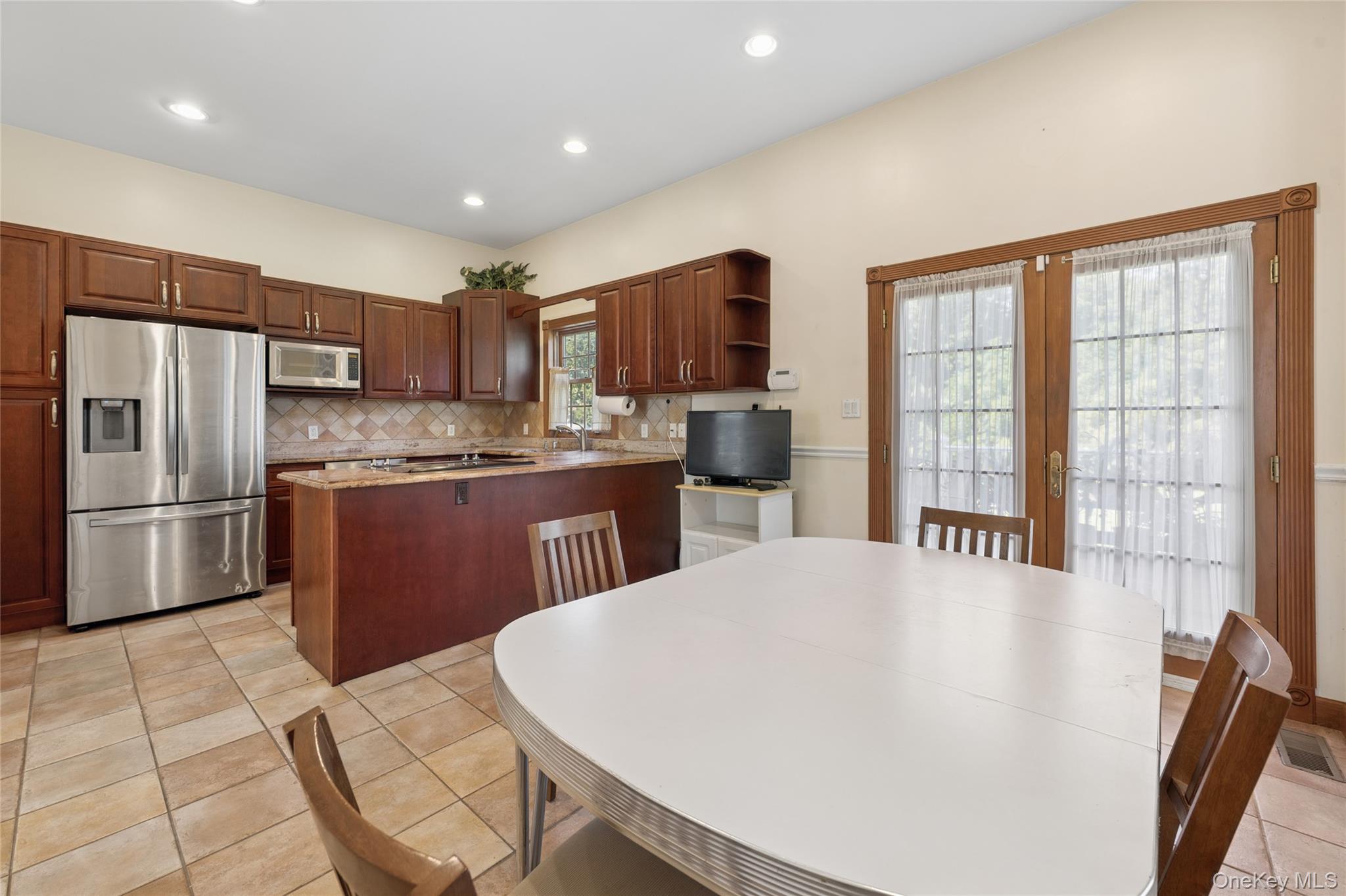 471 Southport Street Property Photo 8