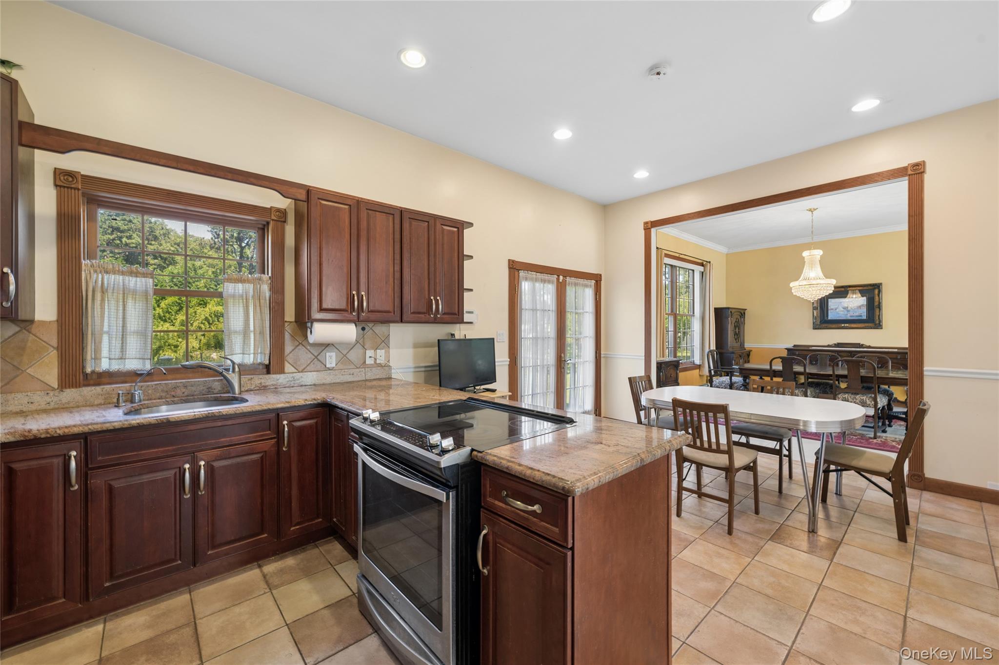 471 Southport Street Property Photo 10