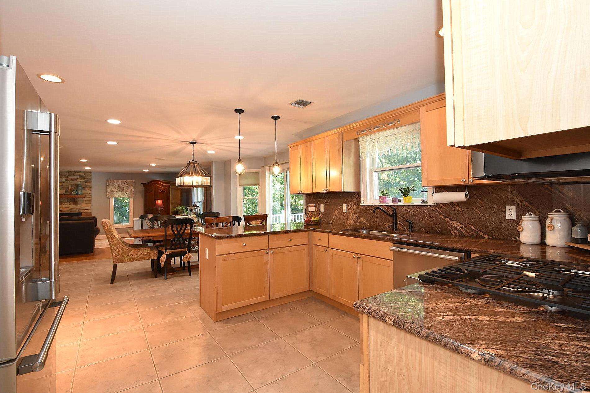 230 W Woodland Drive Property Photo 13