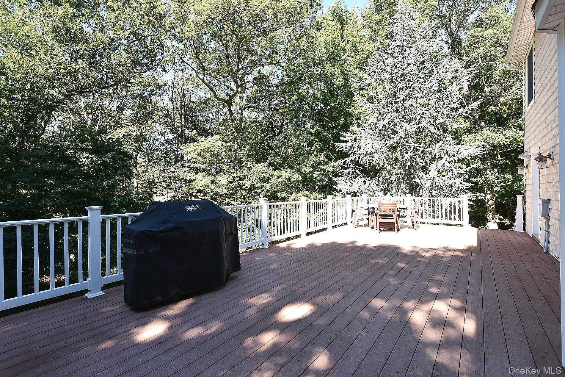 230 W Woodland Drive Property Photo 14