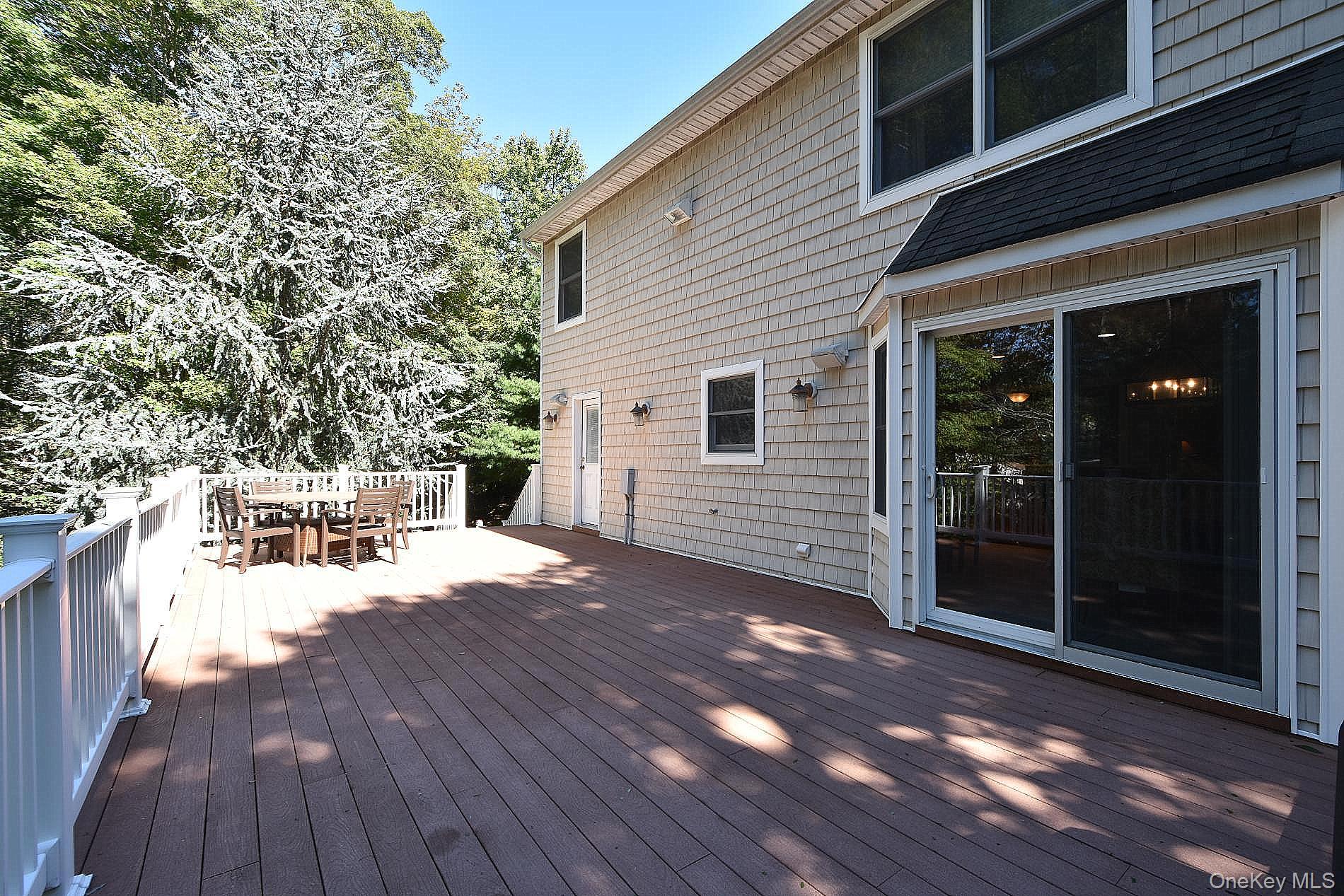 230 W Woodland Drive Property Photo 15