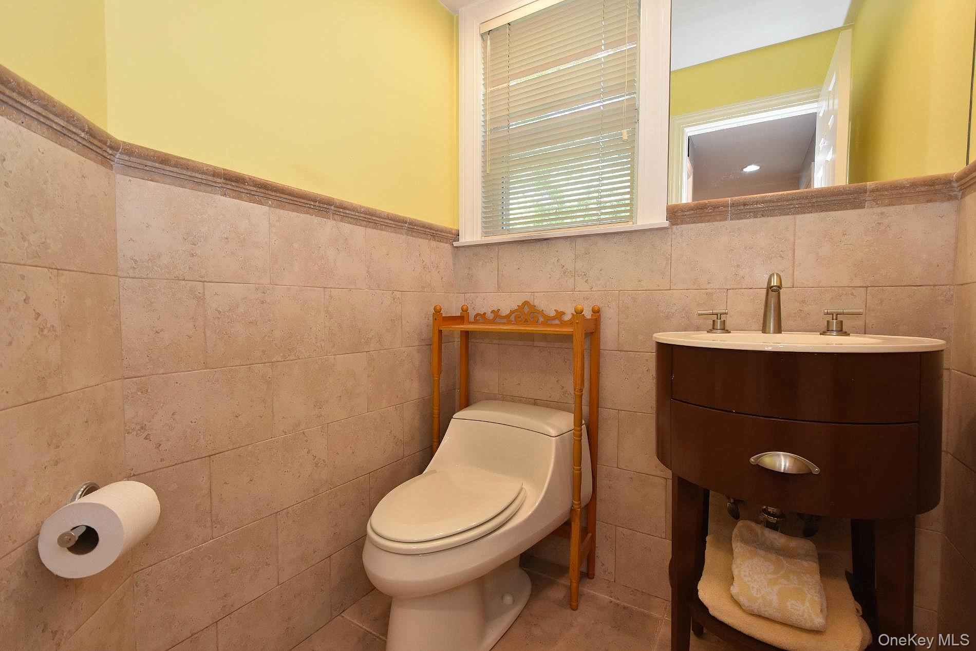 230 W Woodland Drive Property Photo 19