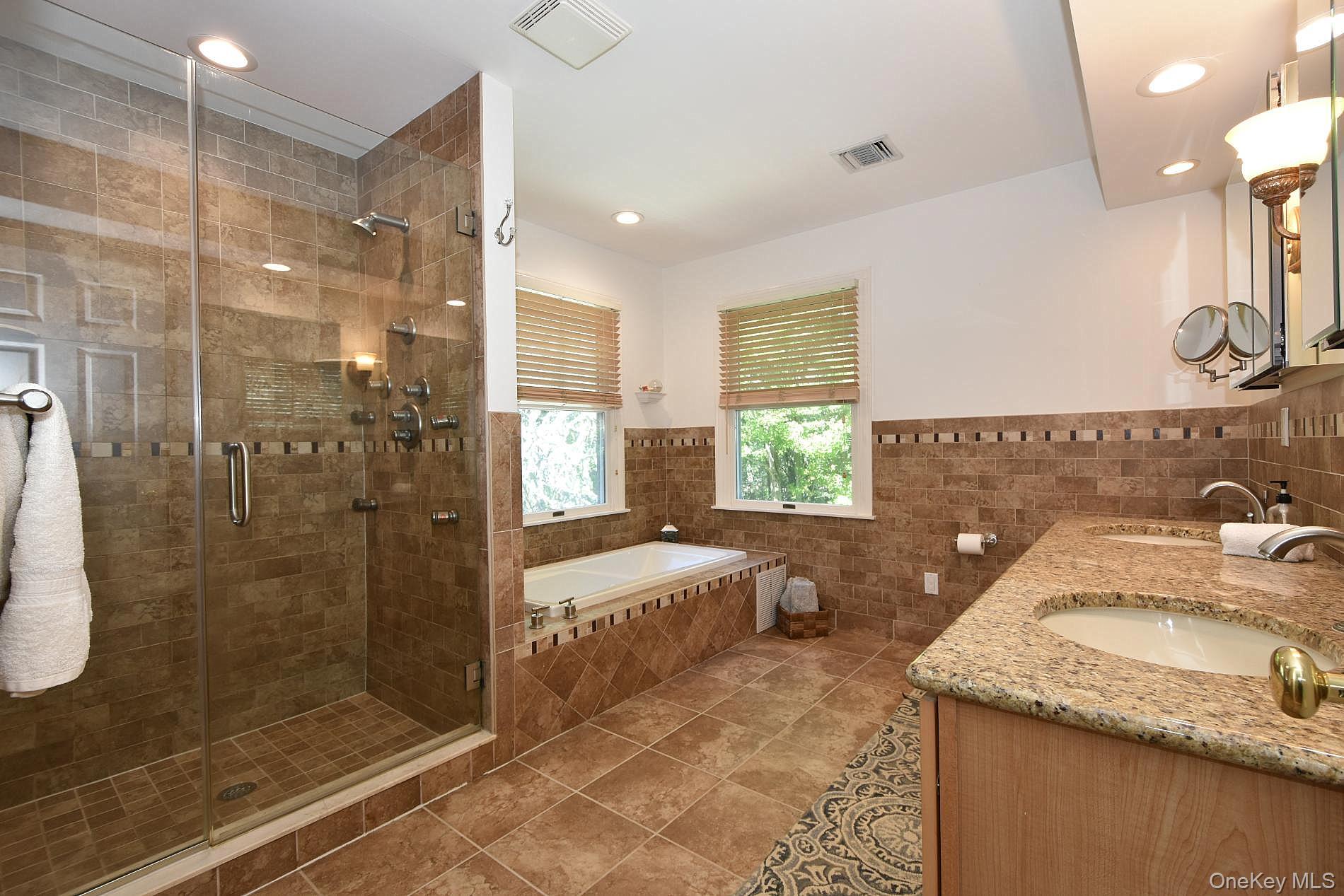 230 W Woodland Drive Property Photo 26