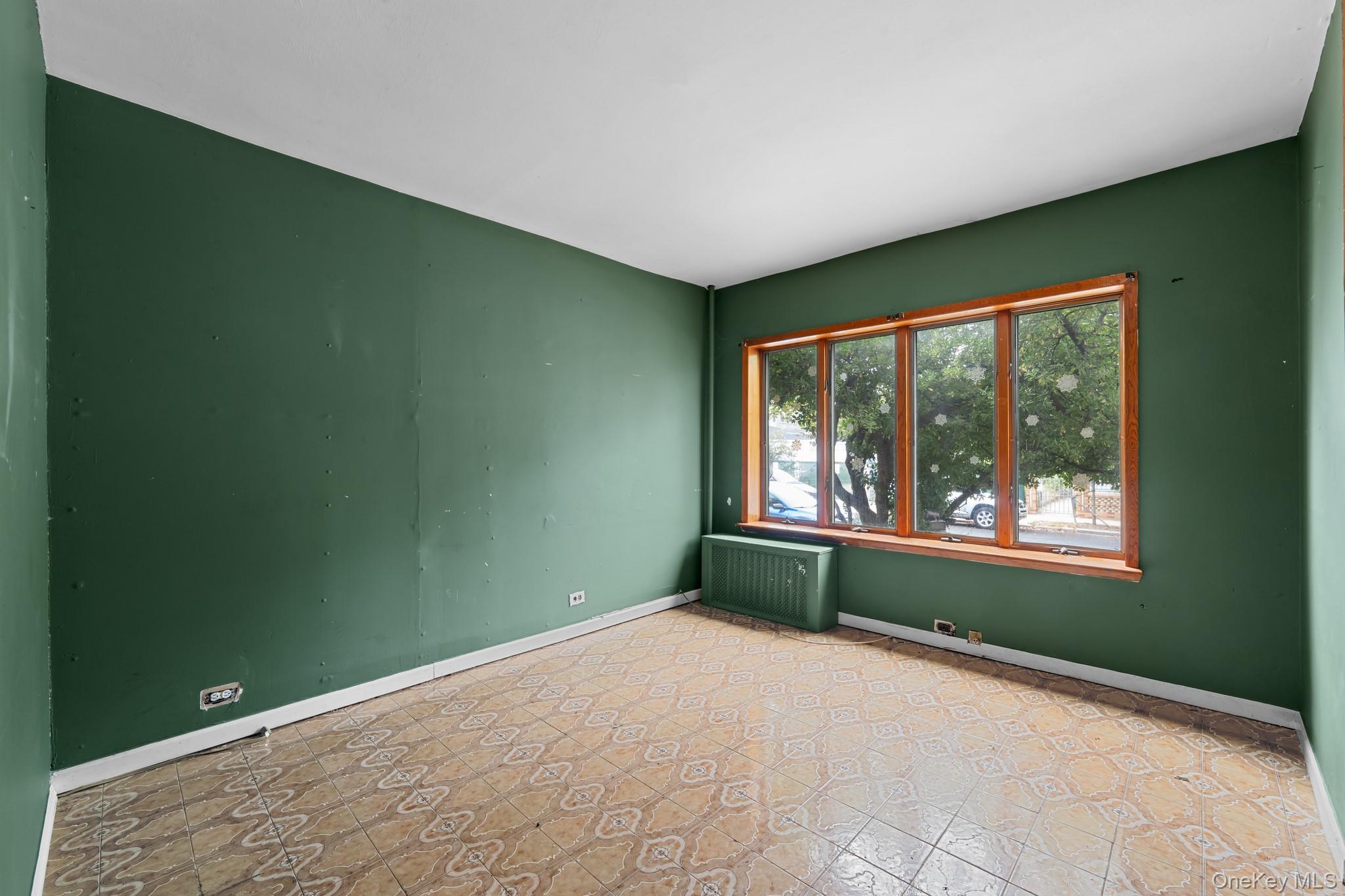1593 E 48th Street Property Photo 2