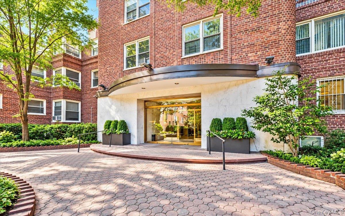 68-61 Yellowstone Boulevard 412 Property Photo 2