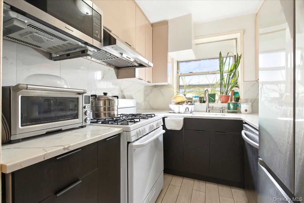 68-61 Yellowstone Boulevard 412 Property Photo 9