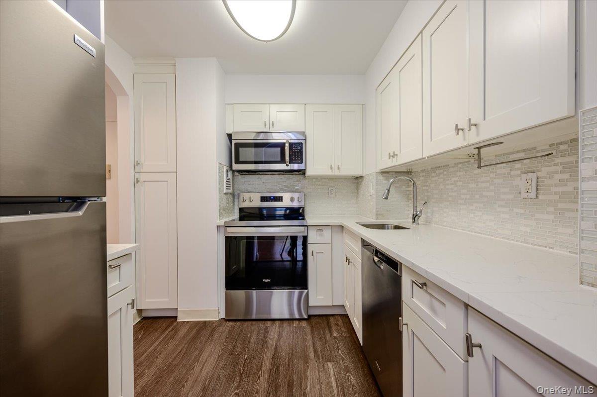 360 Shore Road 3b Property Photo 10
