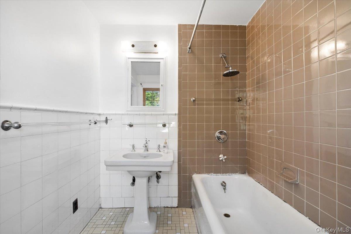 20 Whitfield Terrace Property Photo 13